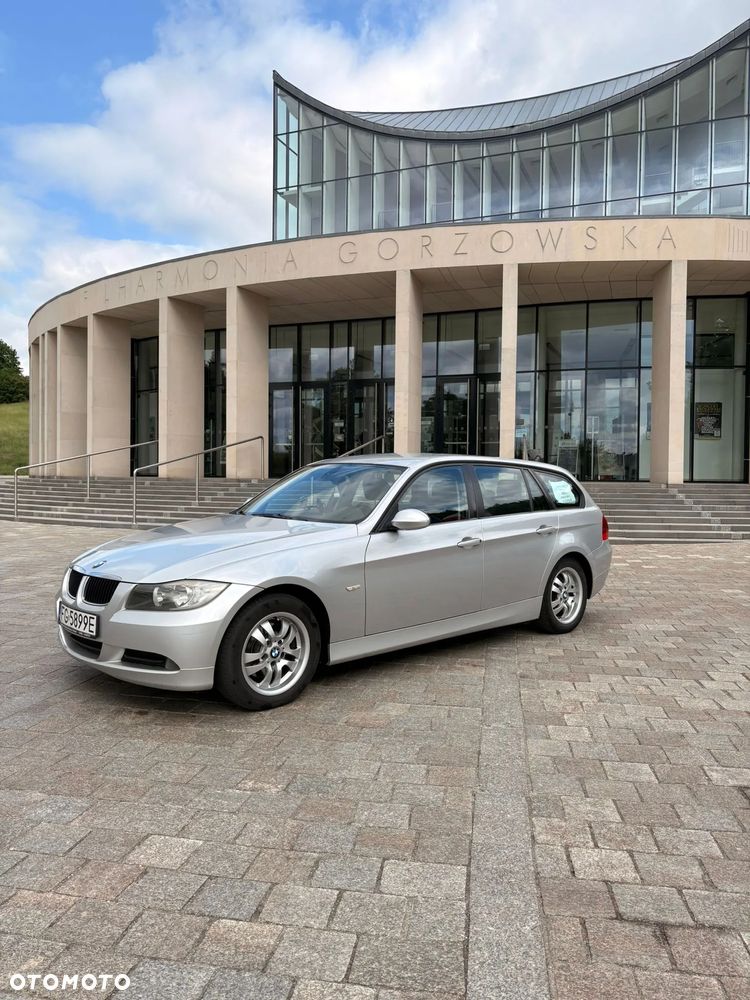 BMW Seria 3 318d - 1