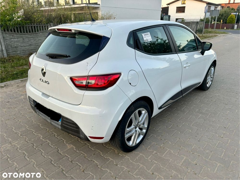 Renault Clio 1.2 16V 75 Life - 9