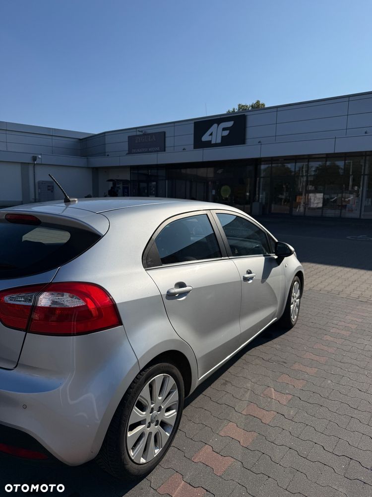 Kia Rio - 4