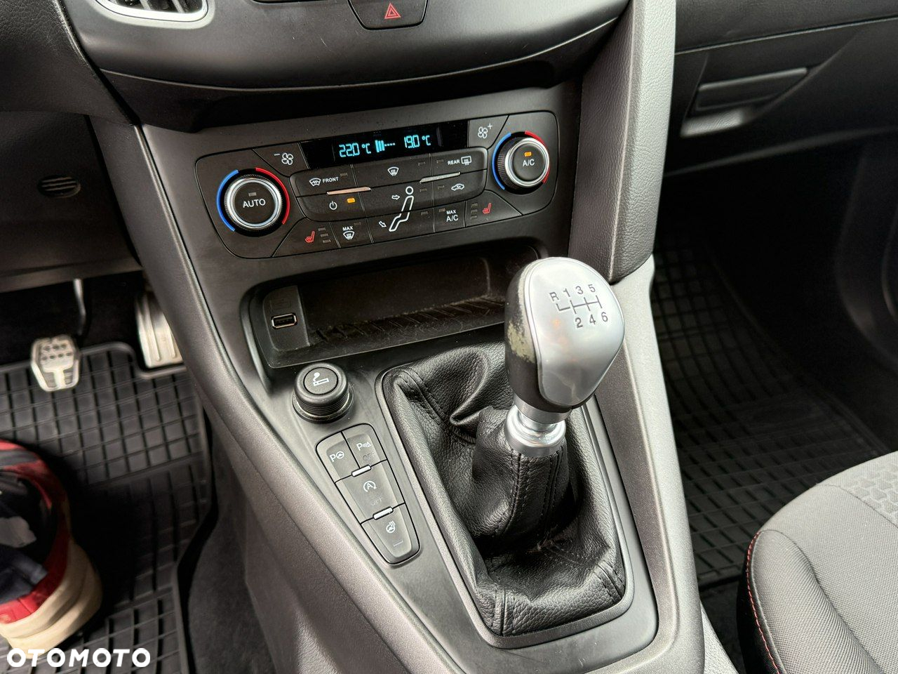 Ford Focus - 32