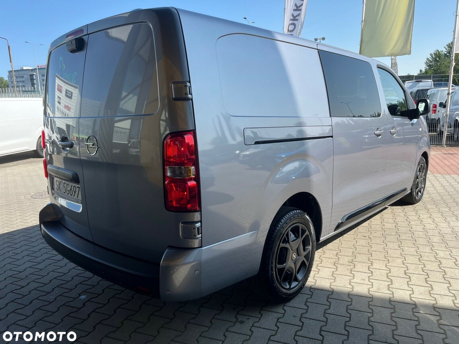 Opel Vivaro Furgon załogowy Extra Long 2.0TD 145KM AT8 - 3