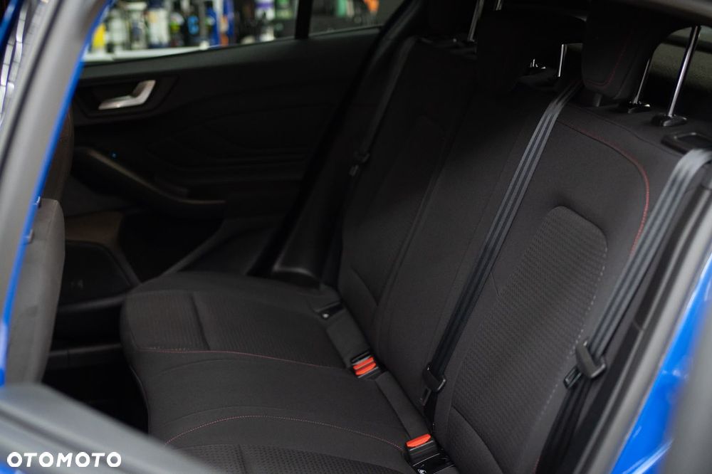 Ford Focus - 32