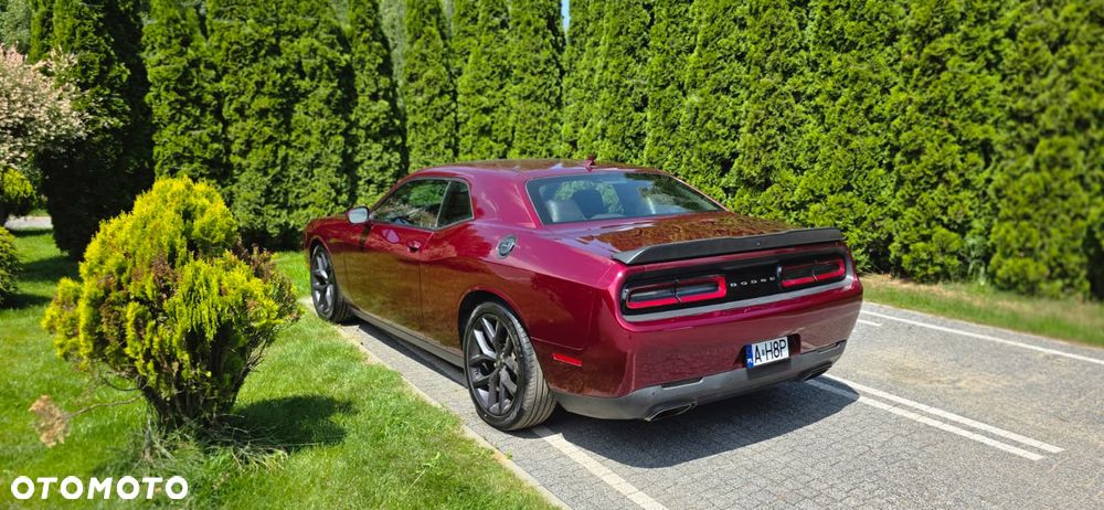 Dodge Challenger - 12