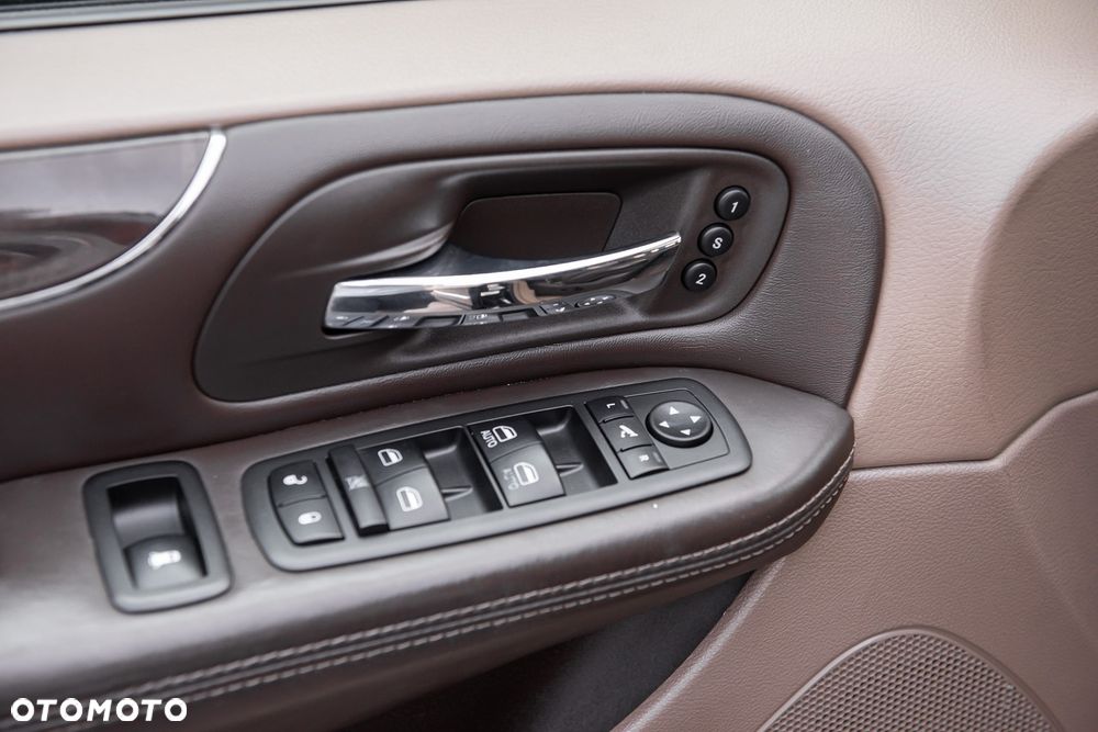 Lancia Voyager 2.8 Multijet 16v Platinum - 16