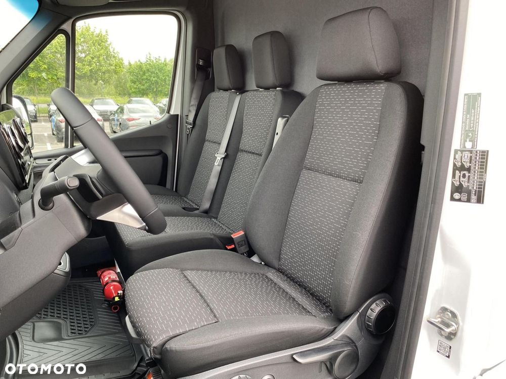 Mercedes-Benz Sprinter - 11