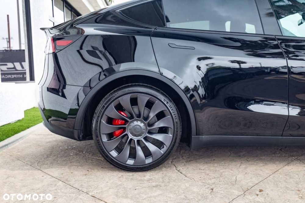 Tesla Model Y - 13