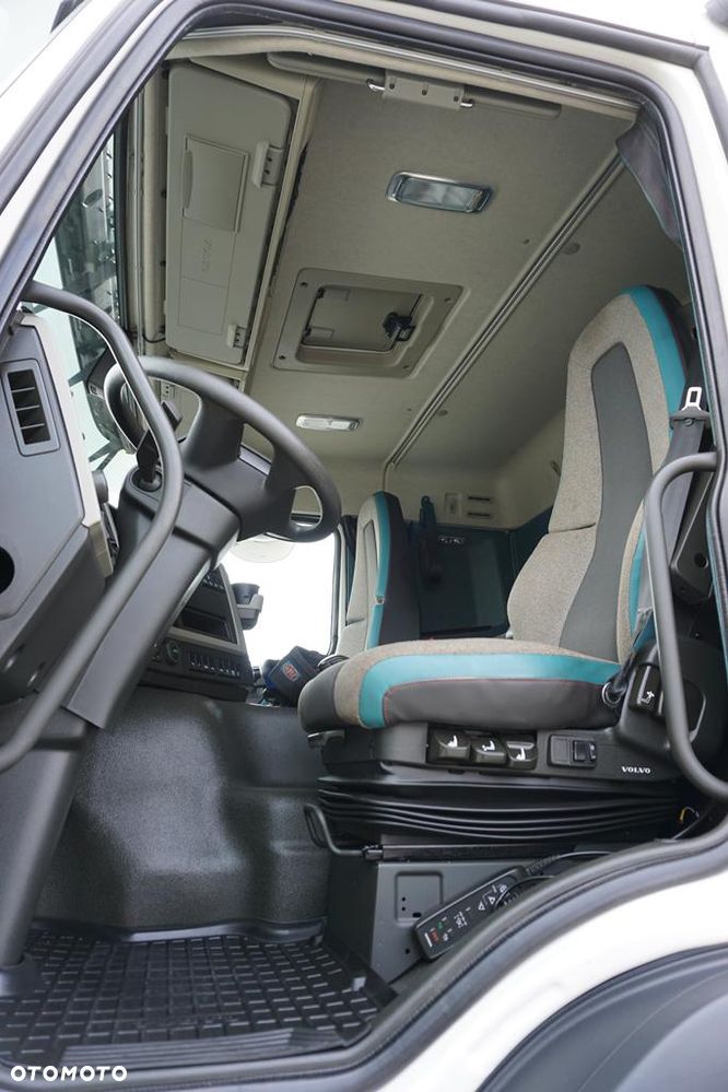Volvo FM / 500 / 6 X 2 / SKRZYNIOWY + HDS / HMF 3220 K7 / WYS. 18,9 M / OŚ SKRĘTNA - 9