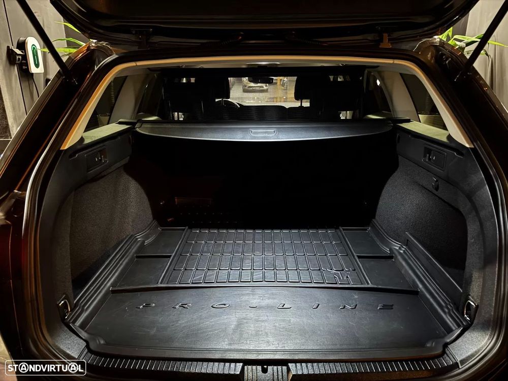 VW Passat Variant 1.6 TDI Confortline DSG - 34