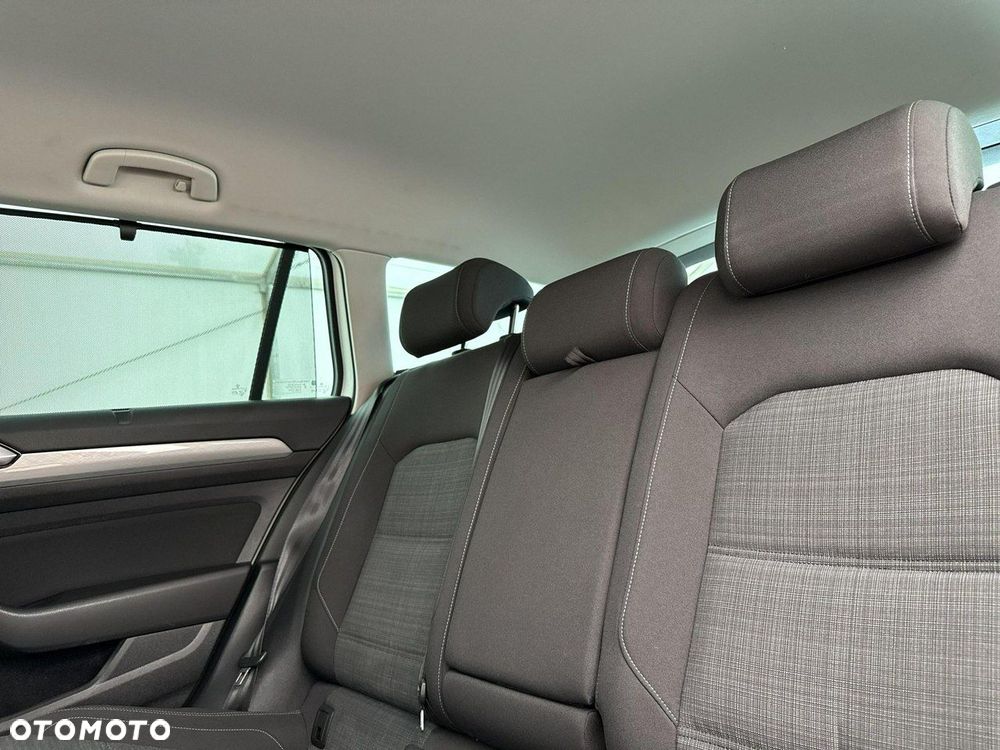 Volkswagen Passat - 19