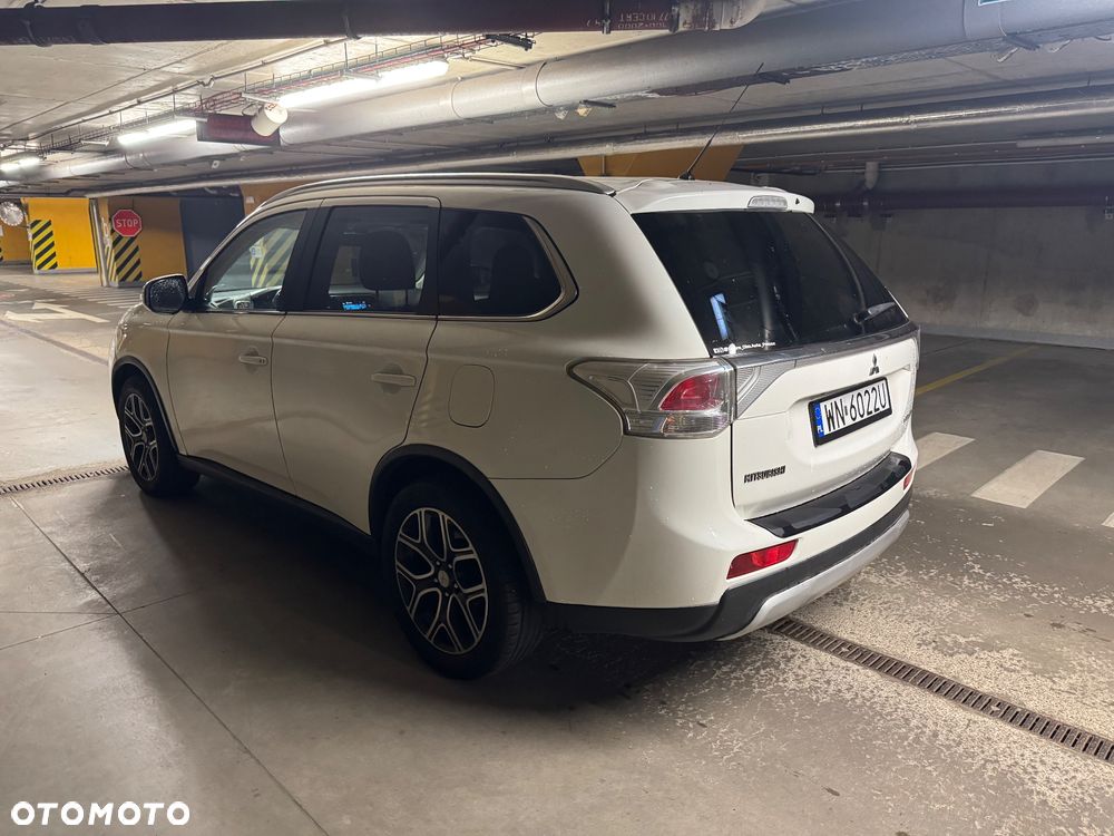 Mitsubishi Outlander - 2