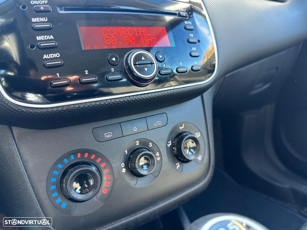 Fiat Punto 1.3 M-Jet Lounge S&S - 12