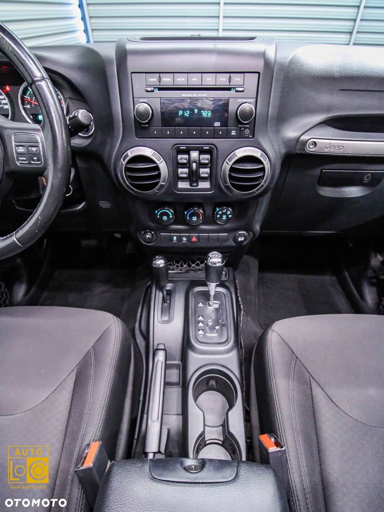 Jeep Wrangler 3.6 Unlim Night Eagle - 17