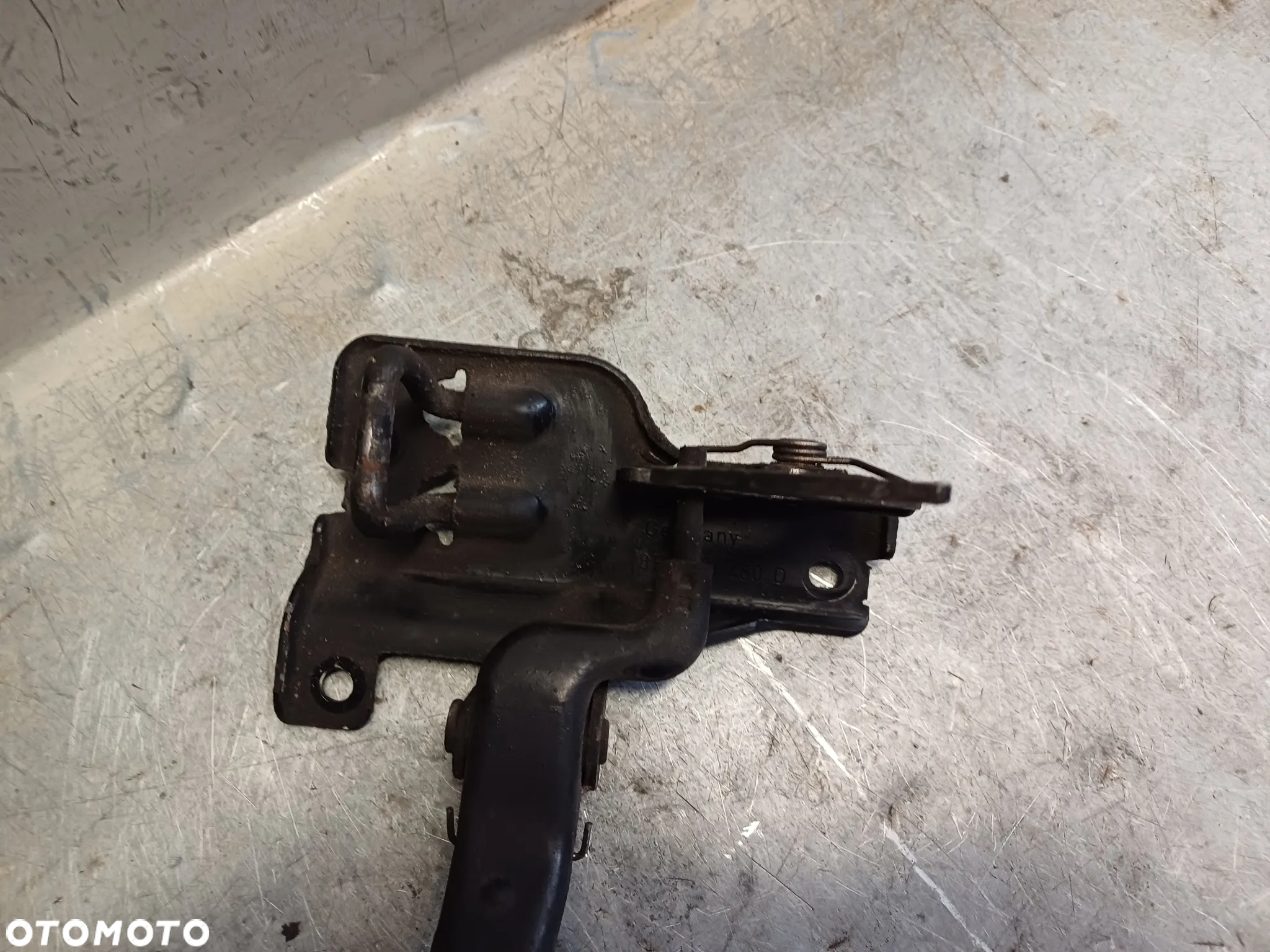 ZAMEK MASKI RYGIEL CIĘGNO 8E0823480 D AUDI A4 B6 00-04 - 2