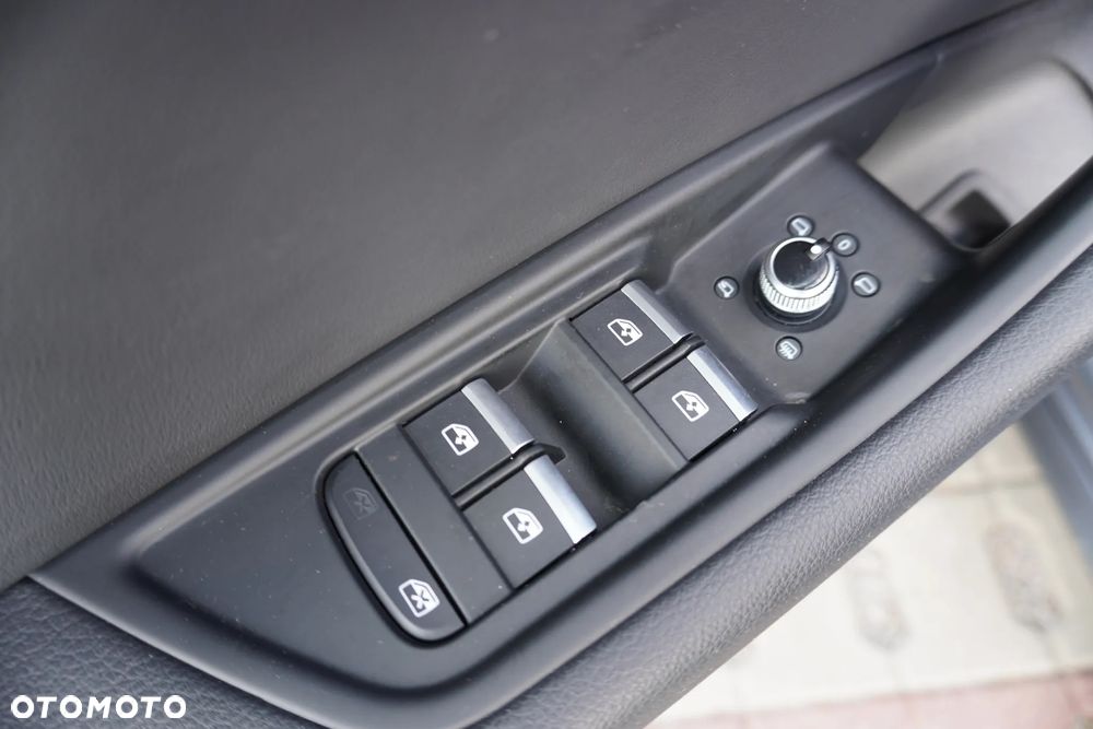 Audi A4 Avant 40 TDI quattro S tronic S line - 36