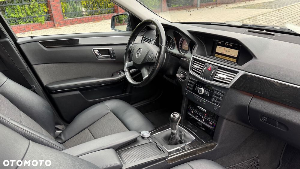 Mercedes-Benz Klasa E 200 CGI BlueEffICIENCY Avantgarde - 28