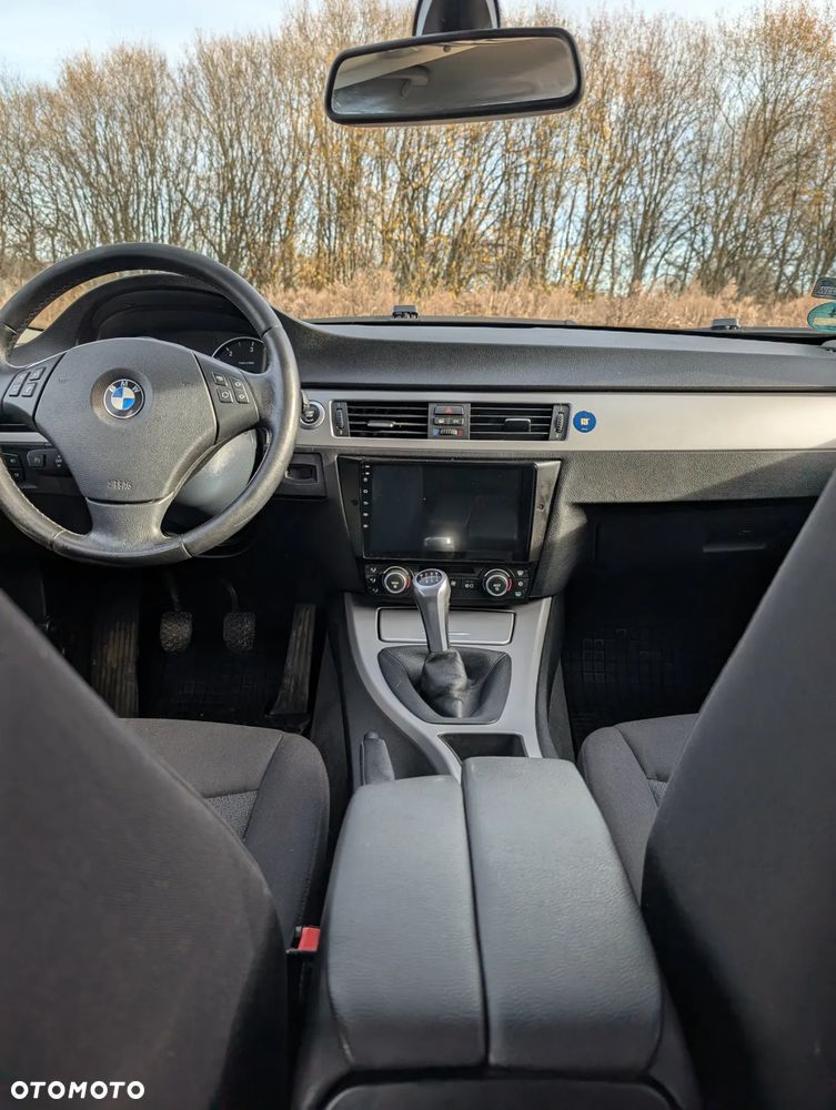 BMW Seria 3 318d - 14