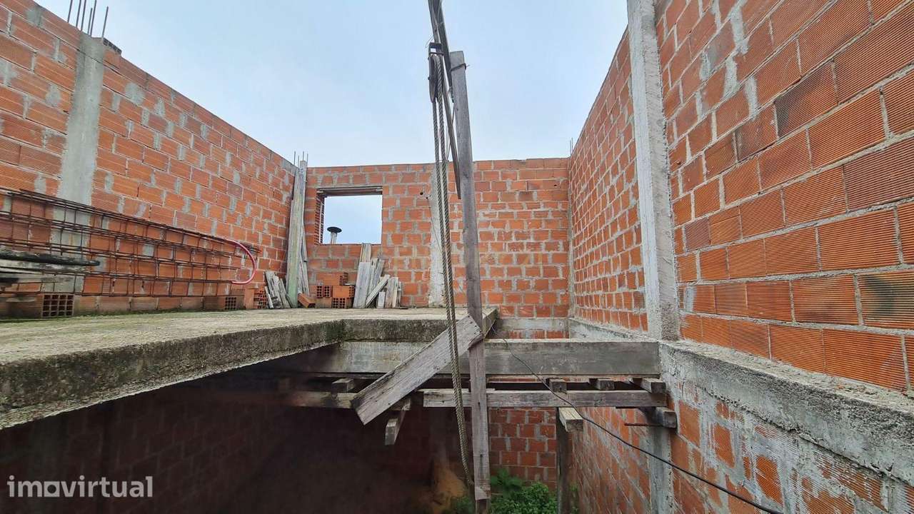 Terreno com Construção de 48m² no Cartaxo – Excelente Oportunidade com - Grande imagem: 4/8