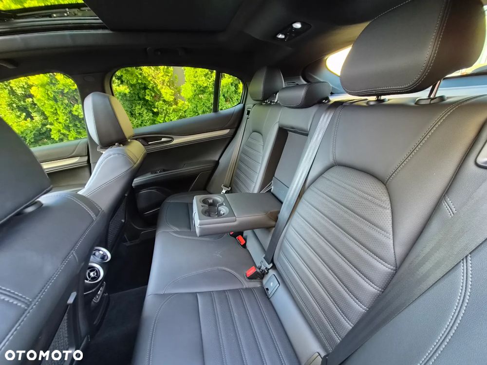 Alfa Romeo Stelvio - 23