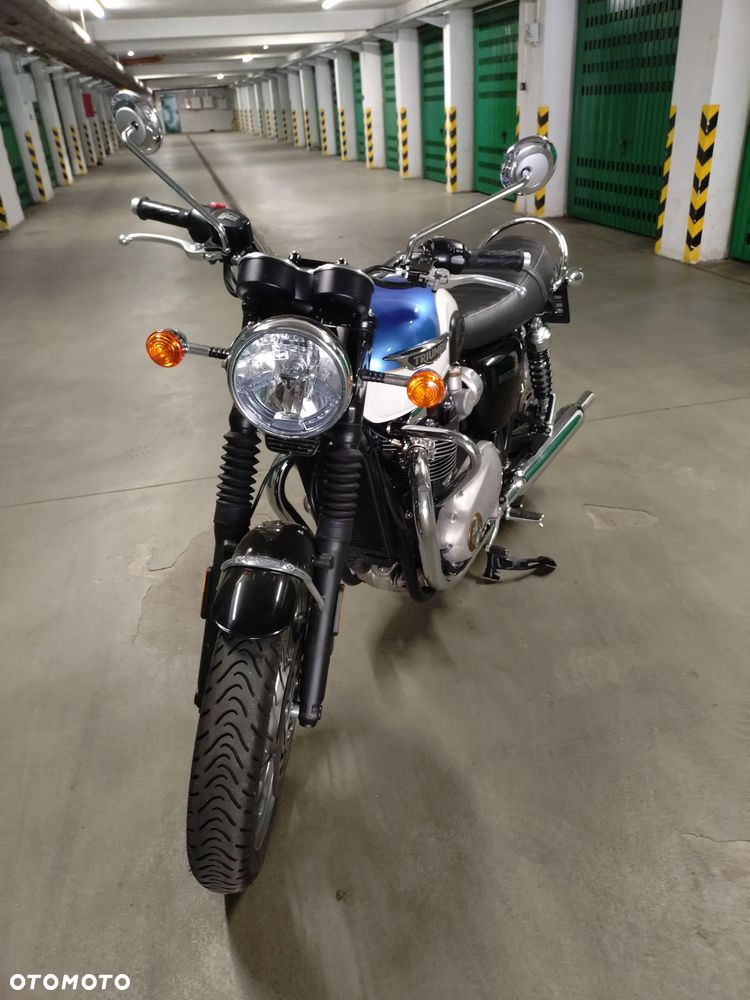 Triumph Bonneville - 18