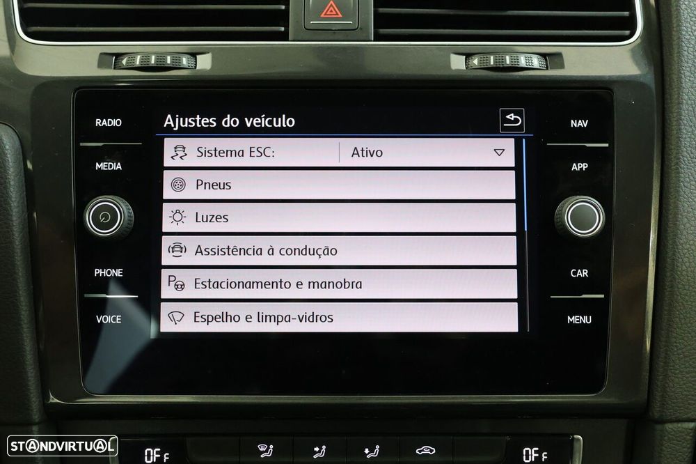 VW Golf 1.6 TDI Confortline - 23