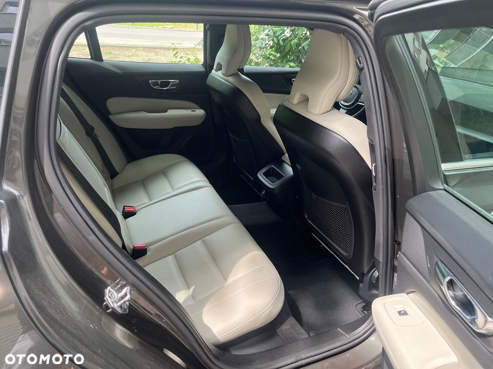 Volvo V60 T4 Momentum Pro - 12