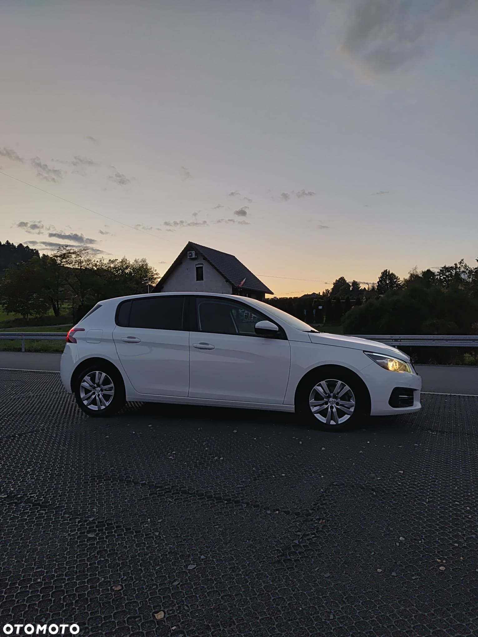 Peugeot 308 1.5 BlueHDi Active S&S EAT8 - 3
