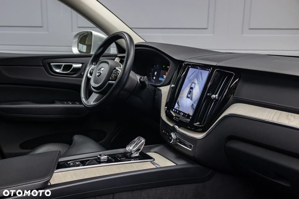 Volvo XC 60 T6 Plug-In Hybrid AWD Plus Bright - 24