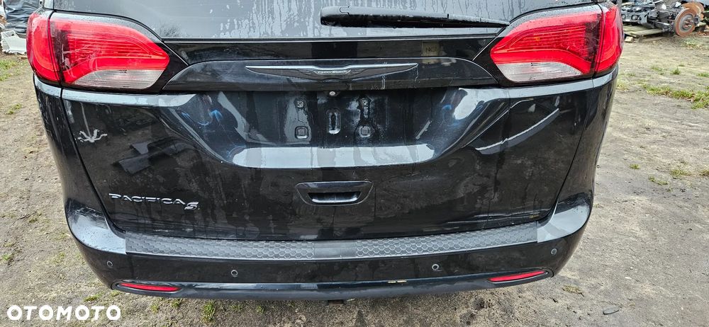 Chrysler Pacifica Touring Plus 2016- Wersja S Kompletny tył Klapa bagażnika Zderzak tył pod PDC czujniki parkowania Martwe pola Lampa prawa lewa LED CAŁY TYŁ kolor  PXR - 2