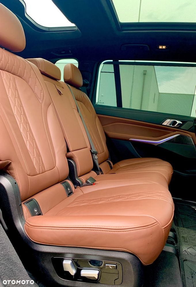BMW X7 M50i sport - 9