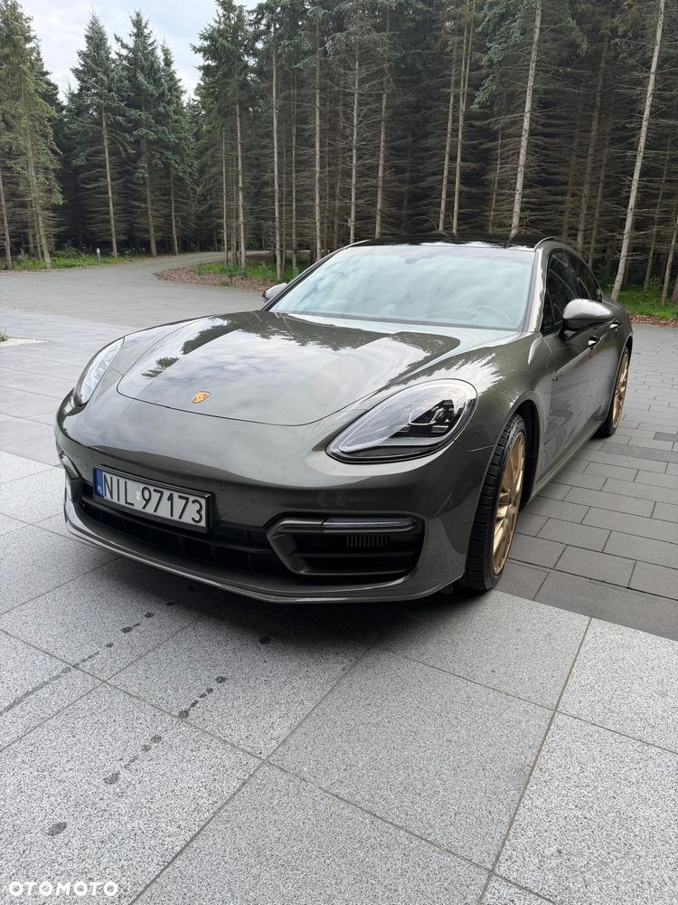 Porsche Panamera 4 E-Hybrid - 1