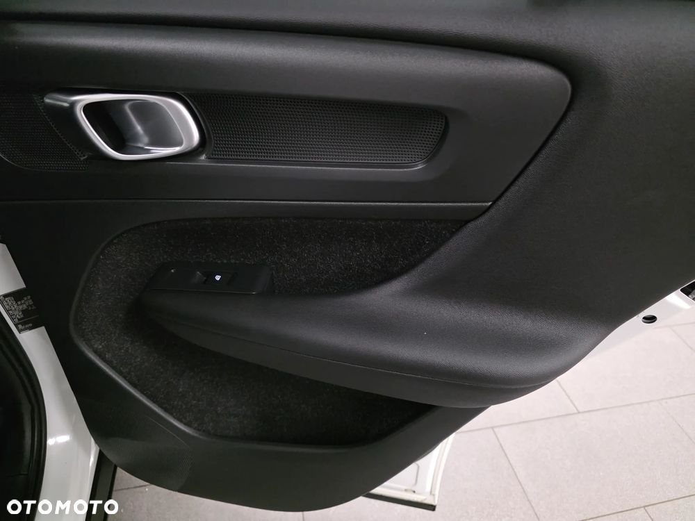 Volvo XC 40 D3 SCR R-Design - 24