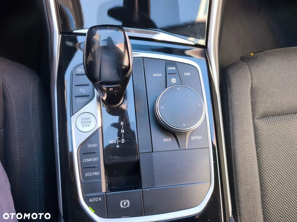 BMW Seria 3 318i Advantage - 19