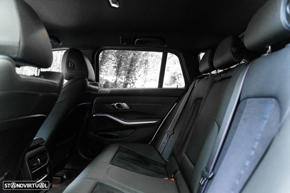 BMW 330 e Pack 50 anos M Auto - 11