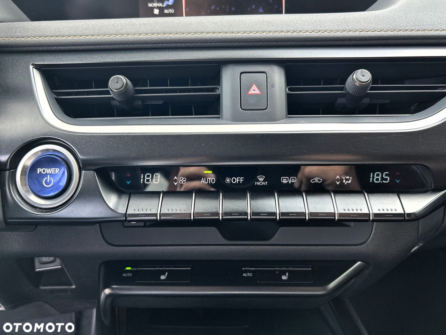 Lexus UX - 17