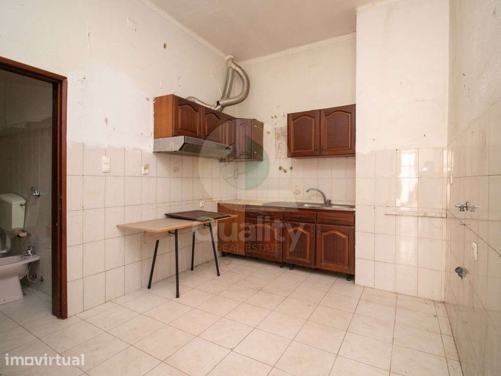 MORADIA T2 DUPLEX COM PROJECTO, NO CENTRO DO BARREIRO - Grande imagem: 4/21