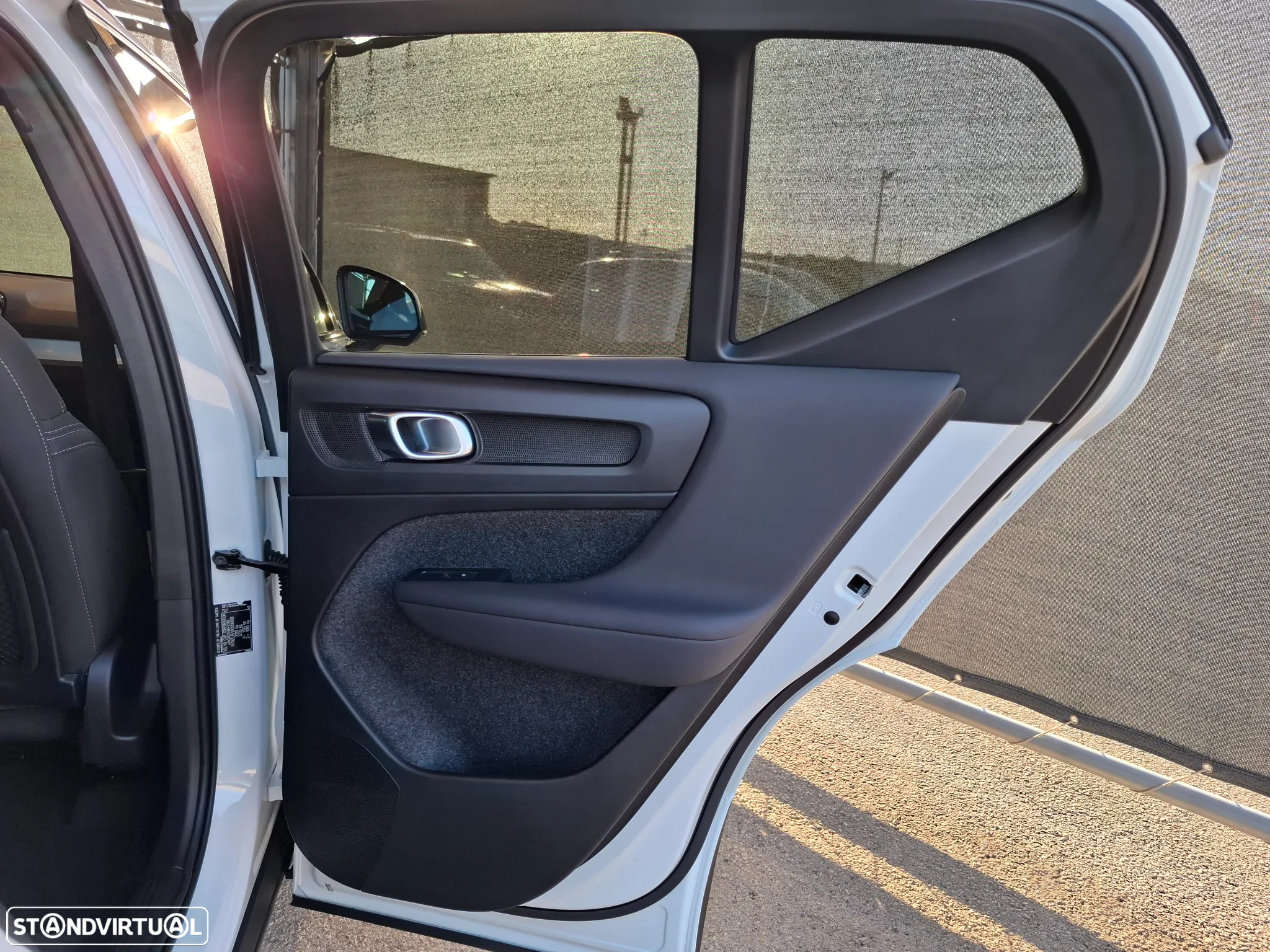 Volvo XC 40 1.5 T2 Plus Dark Auto - 37