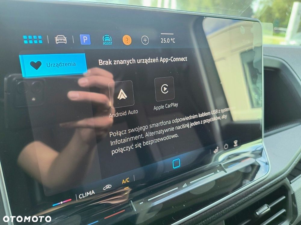 Volkswagen Crafter 35 Furgon z wysokim dachem silnik: 2,0 l EU6 SCR 140 KM / skrzynia biegów: Przedni napęd manualna 6-biegowa rozstaw osi: 4490 mm - 24