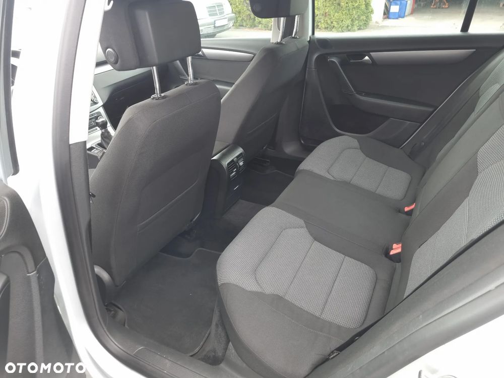 Volkswagen Passat 2.0 TDI BlueMotion Technology Trendline - 13