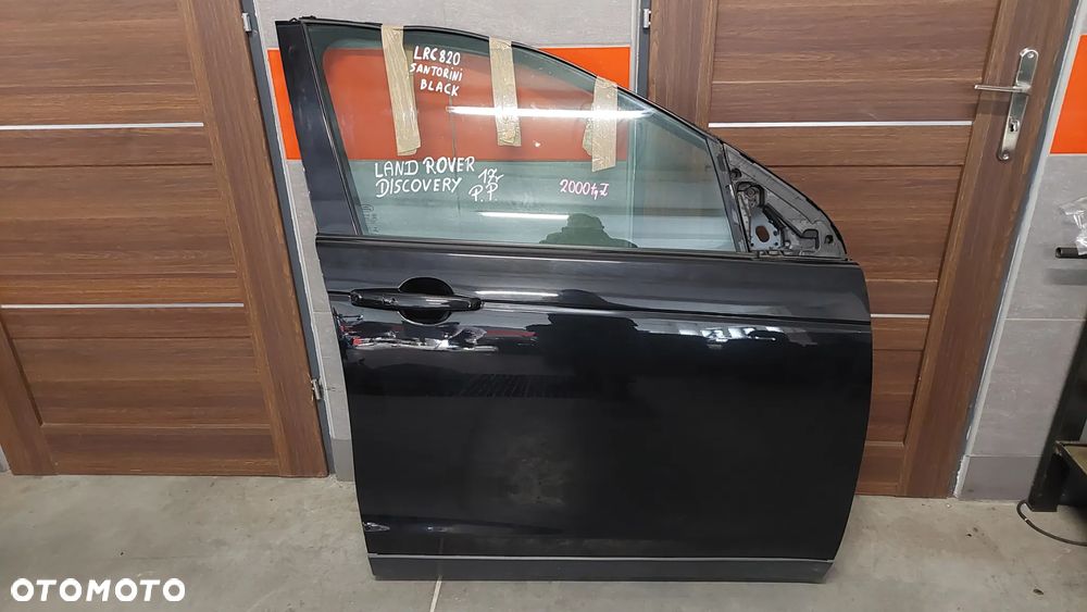 DRZWI PRAWY PRZÓD LAND ROVER DISCOVERY R2017 KOLOR LRC 820 SANTORINI BLACK - 1