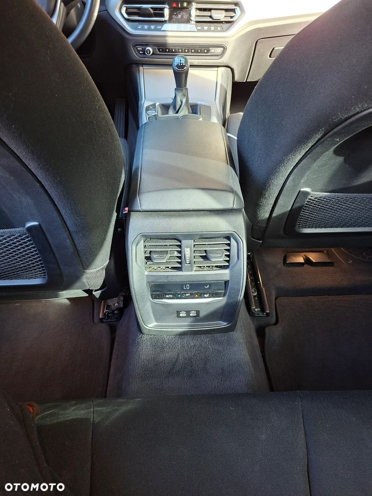 BMW Seria 3 - 33