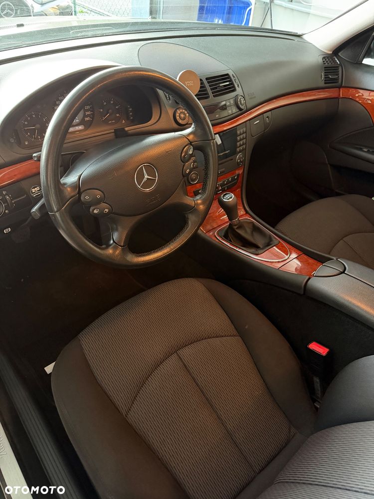 Mercedes-Benz Klasa E 200 CDI Classic DPF - 16