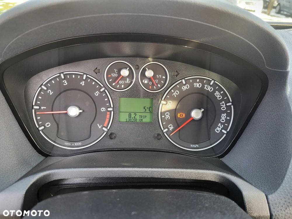 Ford Fiesta 1.6 Ghia - 26