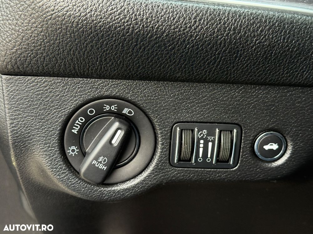 Dodge Challenger - 14