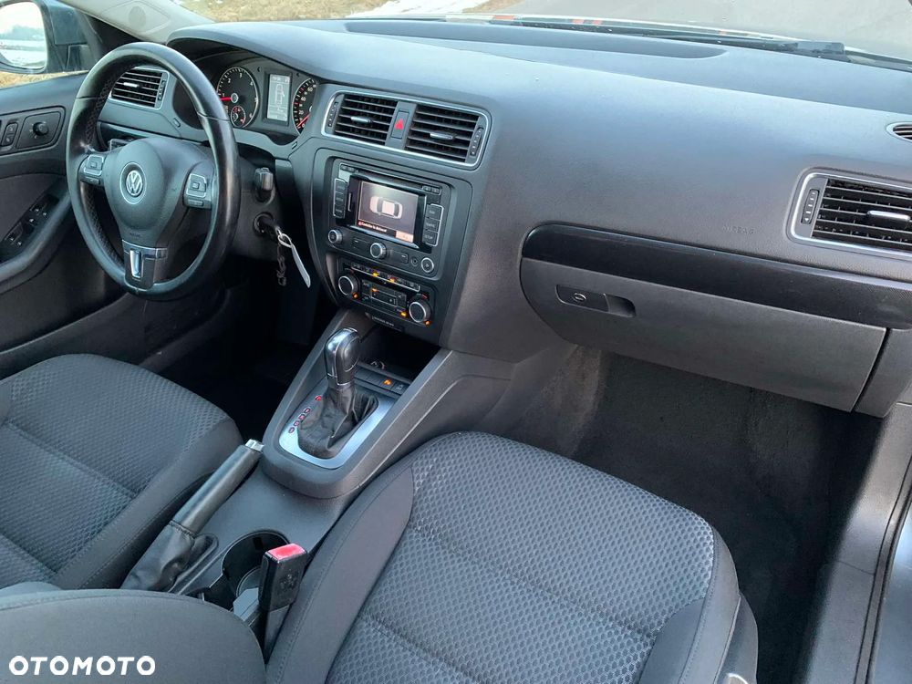 Volkswagen Jetta 1.6 TDI DSG Highline - 11