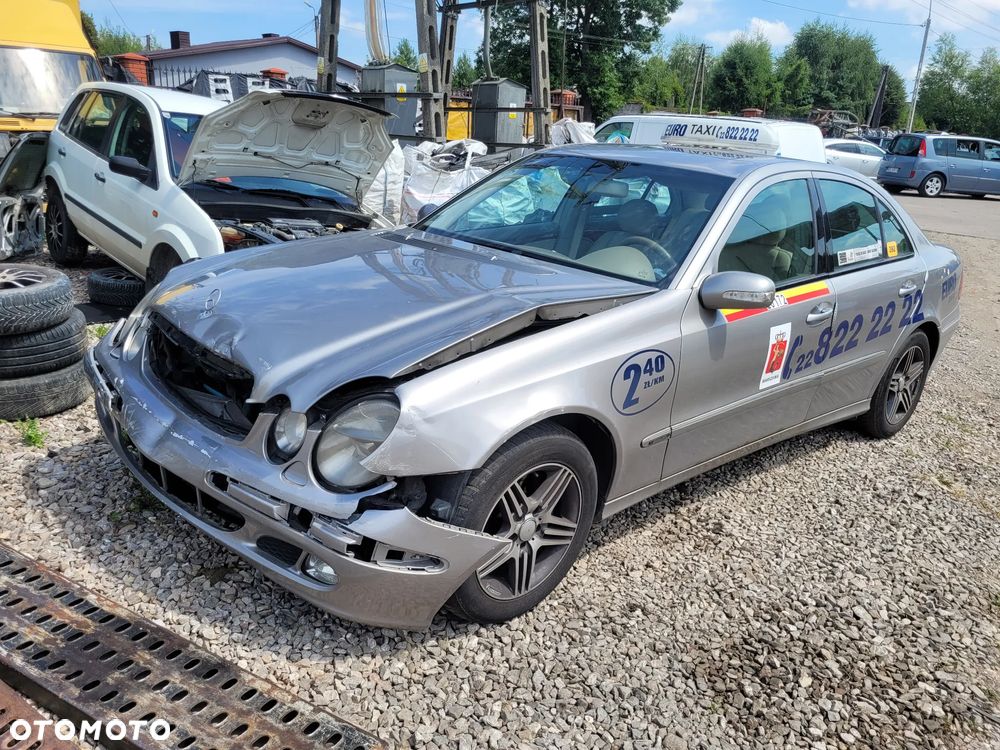 MERCEDES W211 E-KLASA 2.6 V6 112913 722696 silnik skrzynia napęd sanki belka wahacz wahacze zacisk zaciski zwrotnica