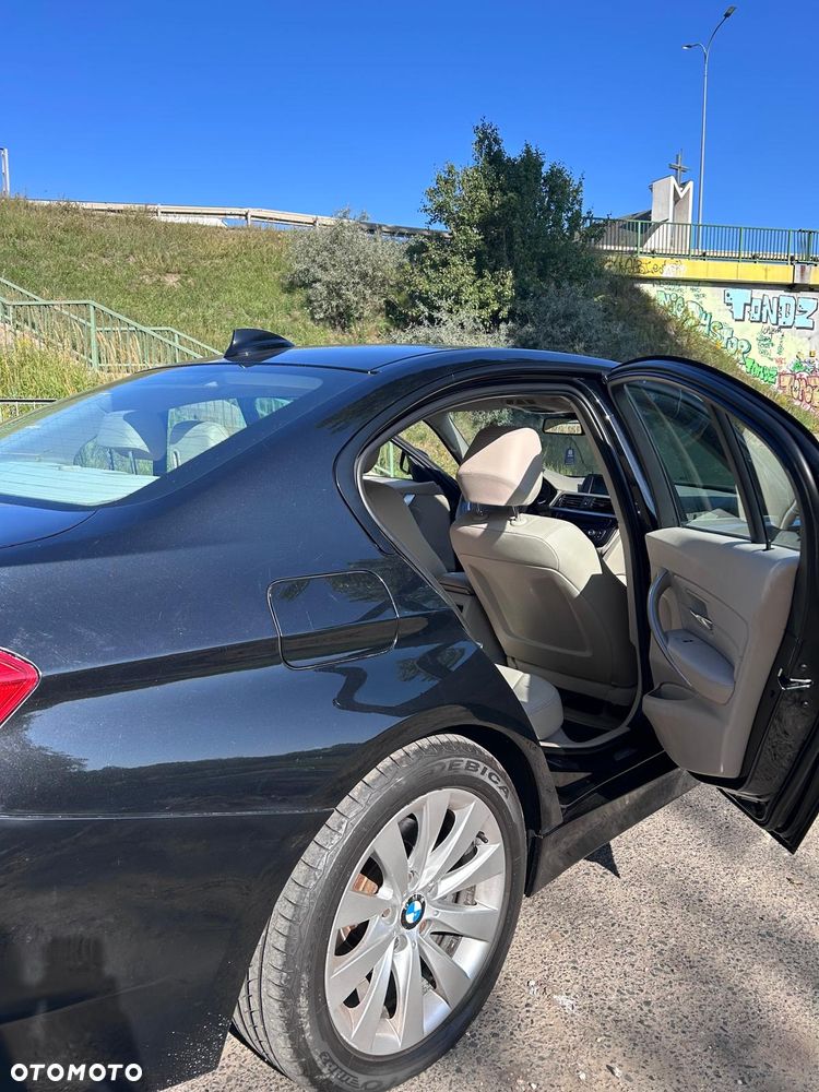 BMW Seria 3 320i - 19