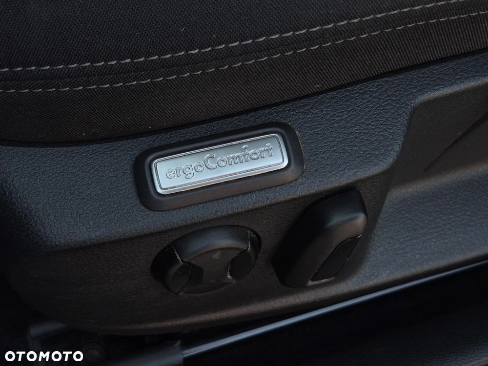 Volkswagen Passat Variant 1.6 TDI SCR DSG Comfortline - 17