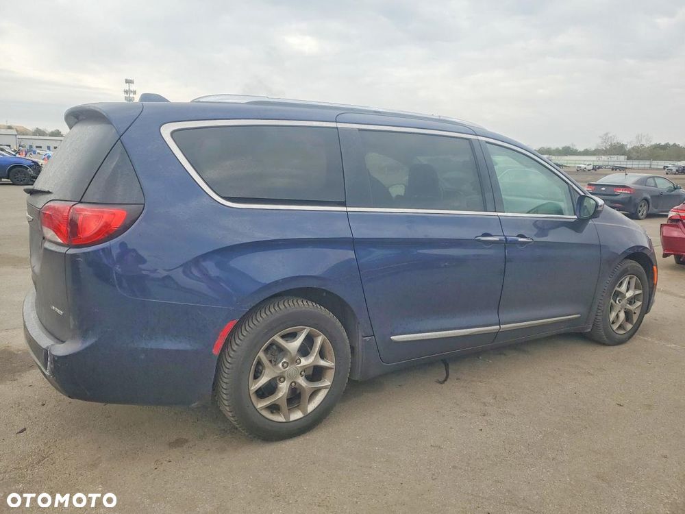Chrysler Pacifica - 3