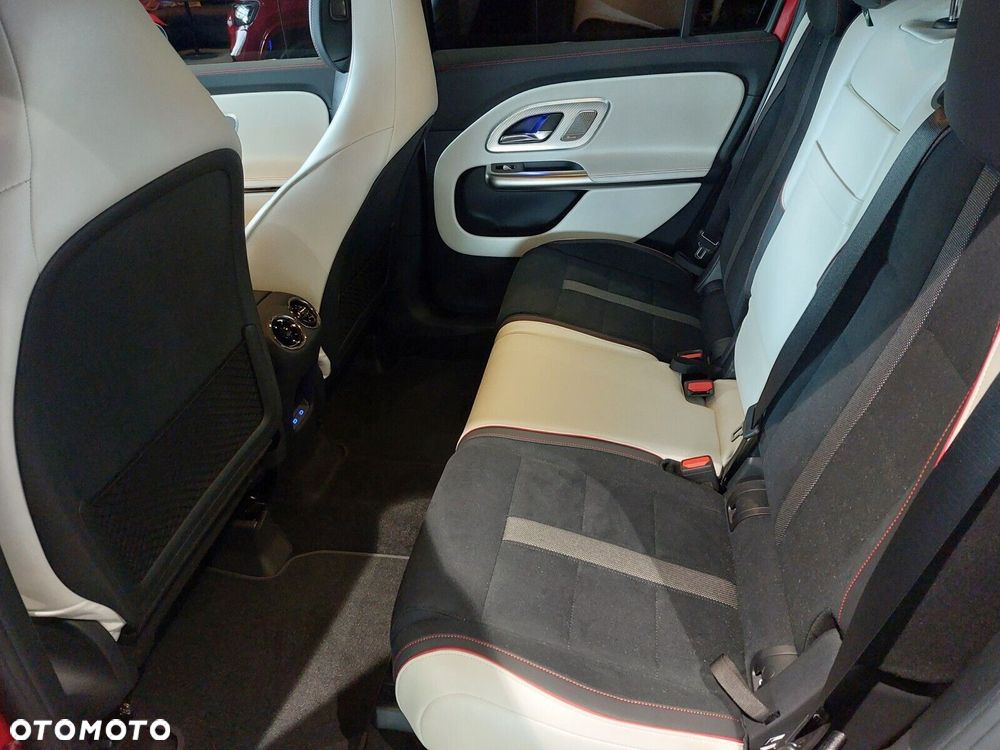 Mercedes-Benz GLB - 11