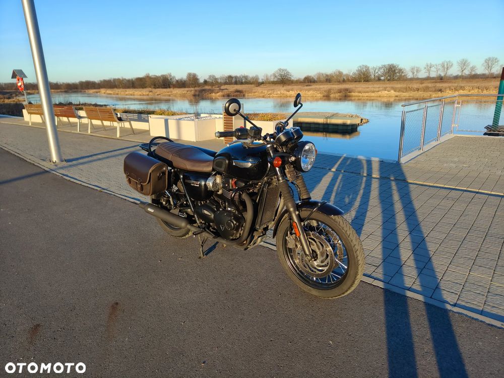 Triumph Bonneville - 1